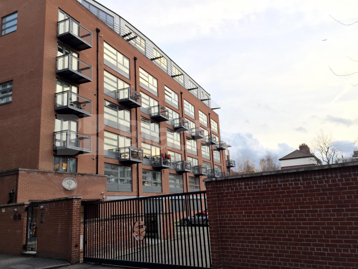 			NEW INSTRUCTION (Includes Parking), 2 Bedroom, 1 bath, 1 reception Apartment			 Tanner Street, Tower Bridge